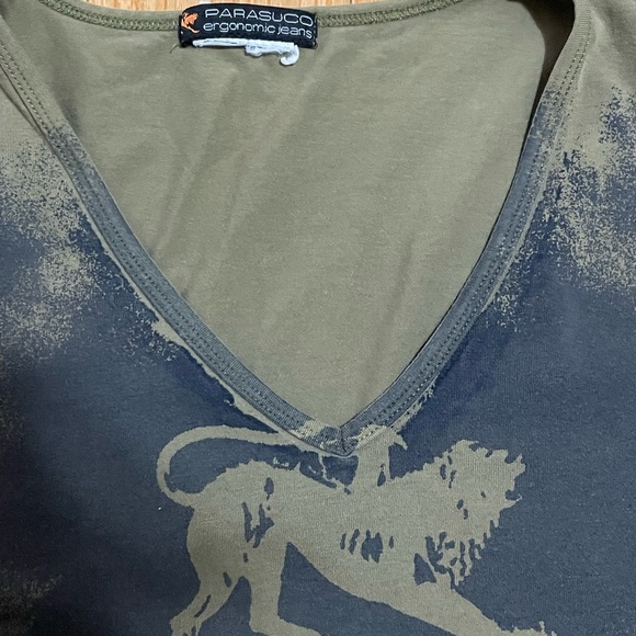 ❗️3/$20❗️ Graphic t-shirt - Picture 2 of 2